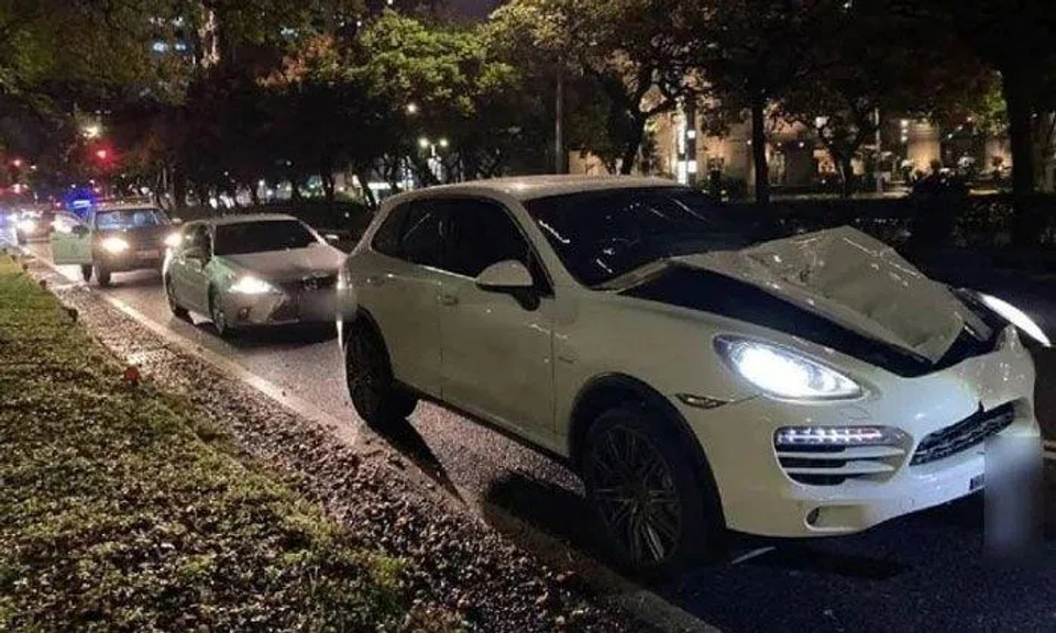 The man was crossing a road not meant for pedestrians when he was hit by a white Porsche SUV along Dunhua South Road in Taipei. PHOTO: TAIPEI CITY POLICE DEPARTMENT