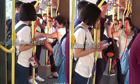 Who's in the wrong? Old lady and young man argue on SBS bus -- kicking and spitting at each other