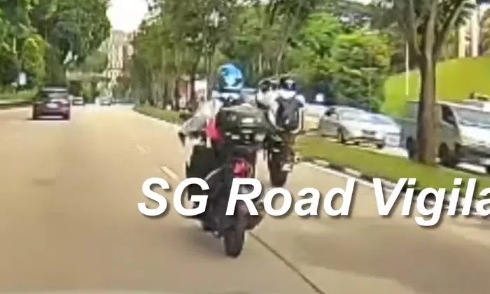 Motorcyclist does random wheelie along Clementi Road, netizens want to ...