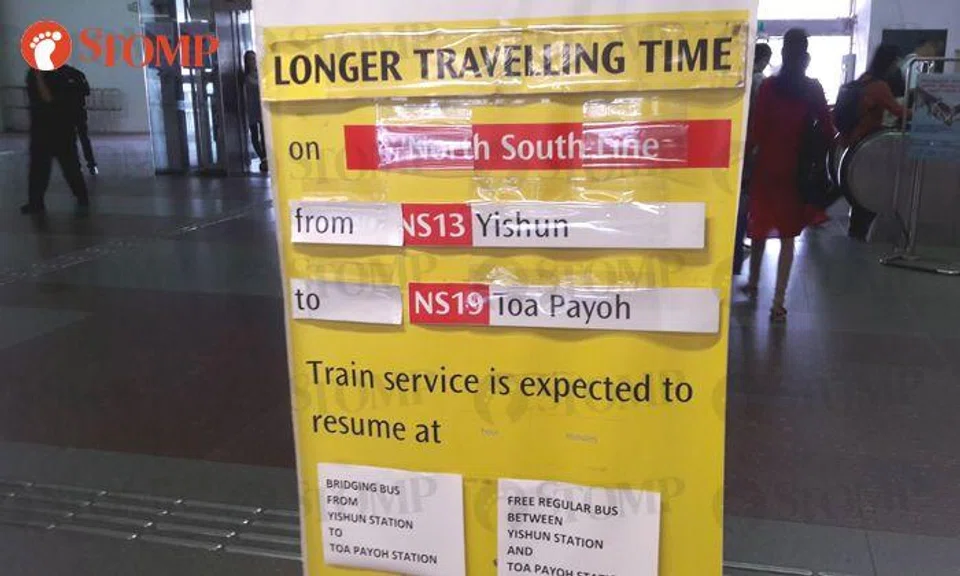 Sign put up at Woodlands MRT to alert commuters of the longer travelling time between Yishun and Toa Payoh