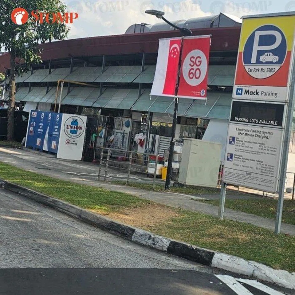 Improper display of the national flag outside the Serangoon Garden Market?