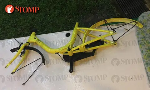'Naked' ofo bike abandoned at Blk 119 Ho Ching Road