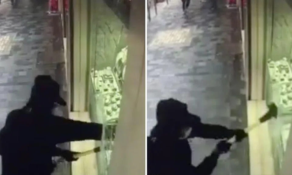 Brazen thief shatters window and snatches diamond ring from HK jewellery shop -- in broad daylight