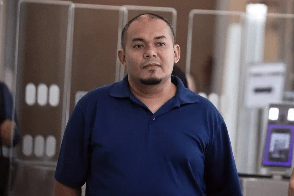 Ruzdiman Salhan Mohamed Salim also attempted to obtain another $1,800 in bribes from two of the three people.