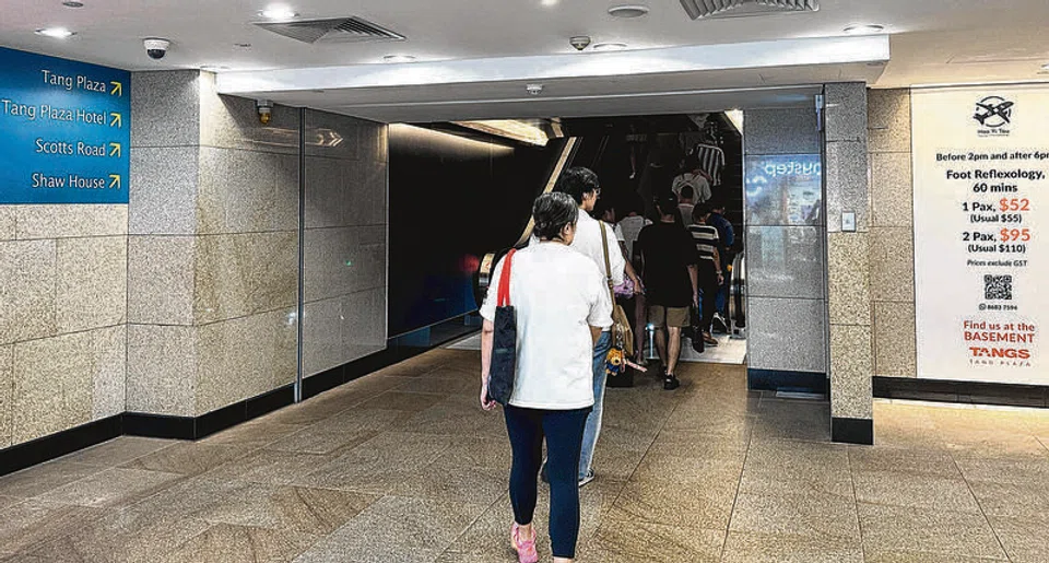 Man with $155,600 cash has bag unzipped and money stolen on escalator near Orchard Road 