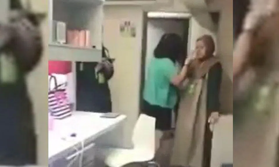 Manager suspended after seen screaming at pregnant lady in Malaysia: "You! What are you good at?"