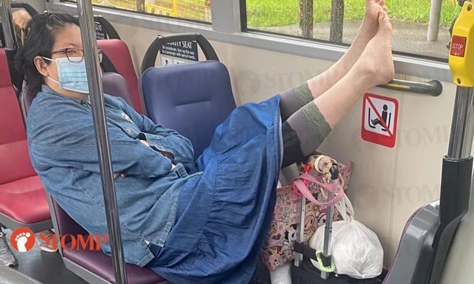 Woman who said man was 'poor' in viral video being a nuisance again, tells bus driver to call police