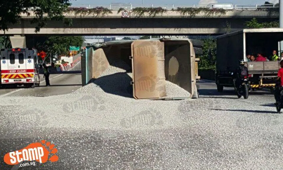 Tipper truck topples at TPE, spilling gravel all over road and causing massive jam