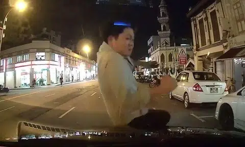 Man jumps onto oncoming cars after running around Geylang Road like 'headless chicken'
