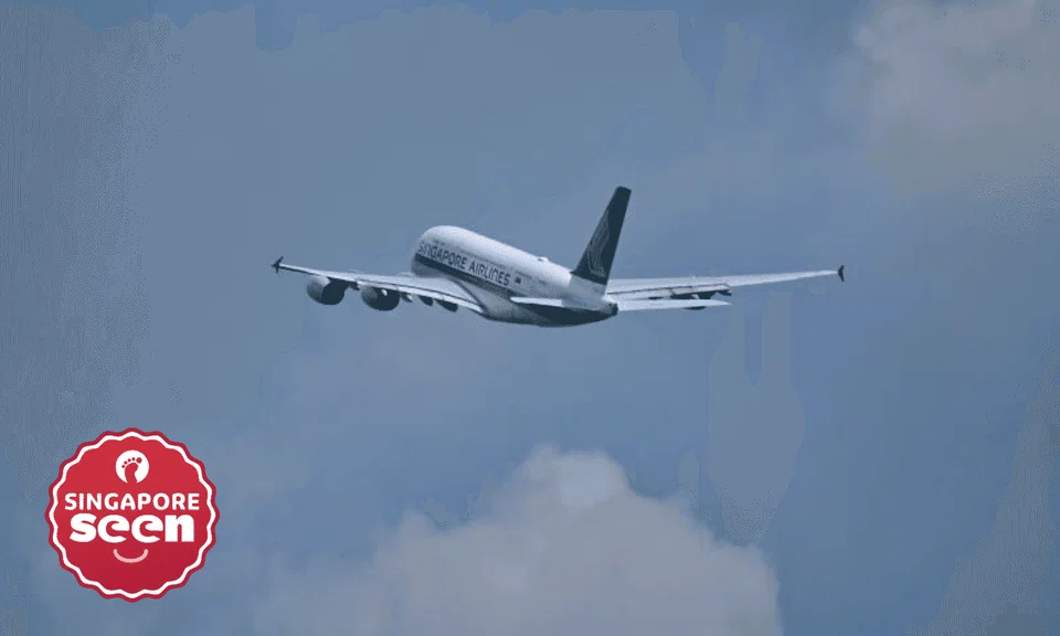 SIA passenger using toilet embarrassed after 2 people open door due to malfunctioning lock