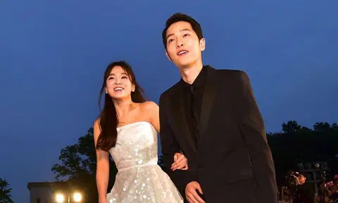 Song Joong-ki's father refuses to step out of house after actor's divorce from Song Hye-kyo