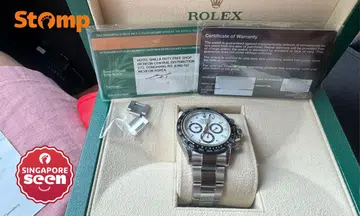 Dee claims that this watch is “fake”, though Maxi-Cash maintains that he had no written proof to back his claim.