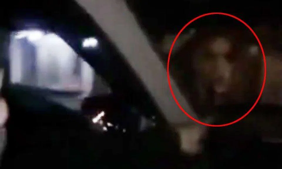 Creepy video shows face of 'pontianak' outside car