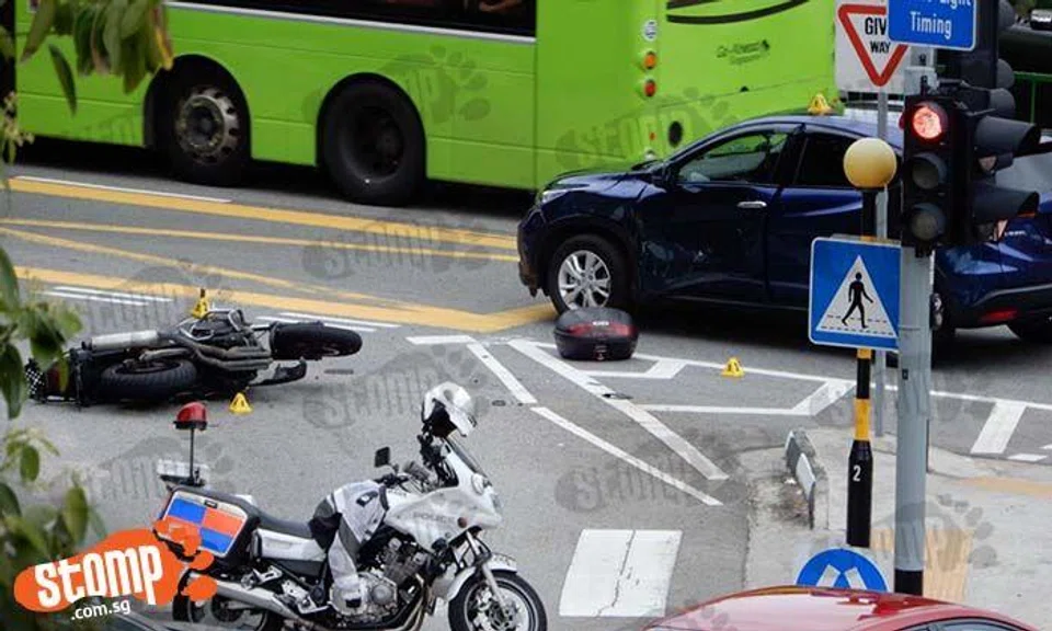 Accident between biker and car at Tampines Ave 7: Video shows what happened