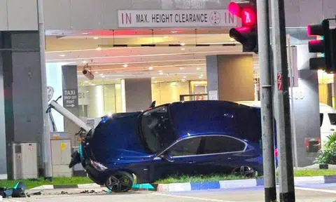 Man arrested for drink driving after crashing into traffic light pole in Jalan Sultan
