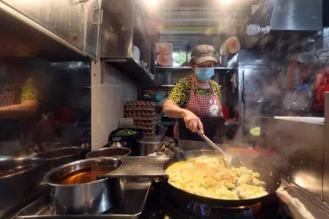 Man behind popular orh luak stall in Newton dies