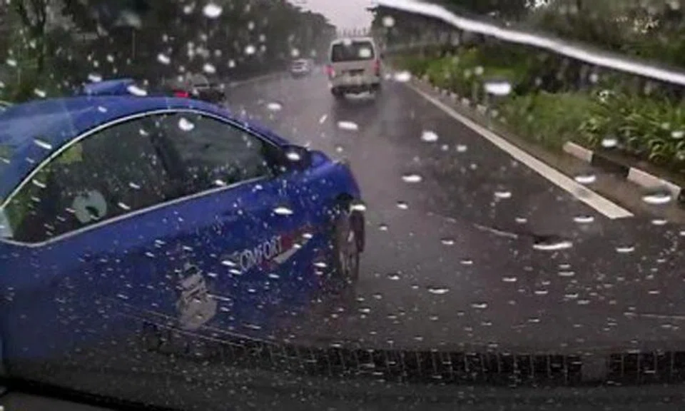 Dear cabby, please stick to your lane, especially while turning