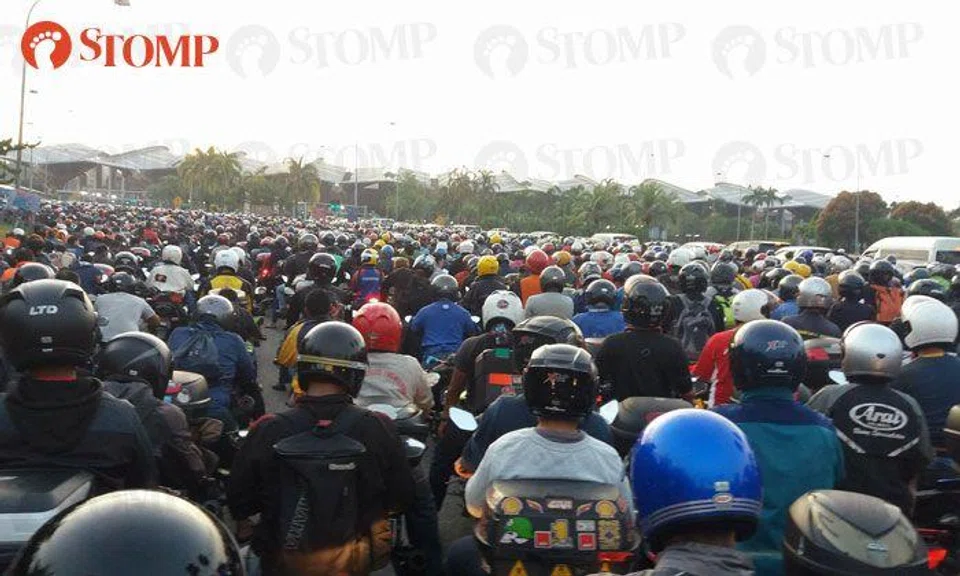Biker stuck in 1-hour jam at JB Customs: "It's usually not like this"