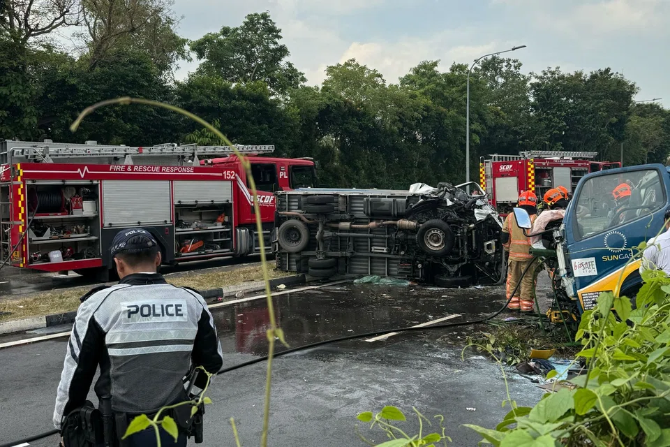 The accident also impacted traffic in the opposite direction, with LTA warning motorists to avoid the right lane of Braddell Road towards Lornie.