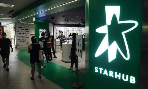 Facebook user Eng WinWin claims that her StarHub account was hacked and used to buy game items, but has been unable to get the extra charges waived. ST PHOTO: KELVIN CHNG