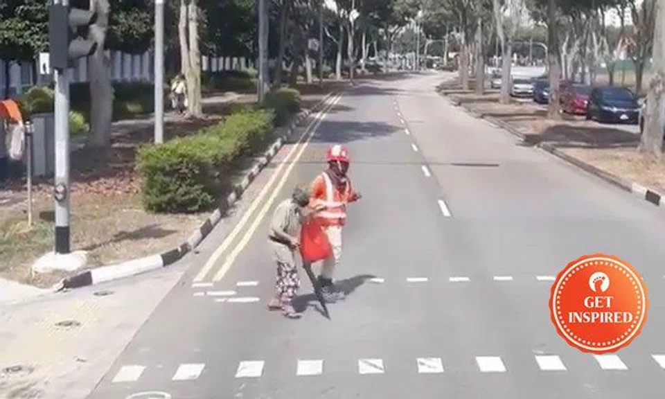Netizens touched to see migrant worker helping elderly woman to cross road