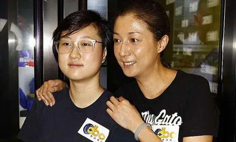 Elaine Ng with daughter Etta (both above) in a file photo. PHOTO: APPLE DAILY