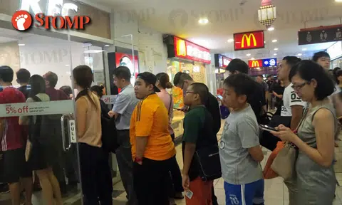 Woman stunned by long lines outside Admiralty Place KFC, finds out what everyone was queueing for