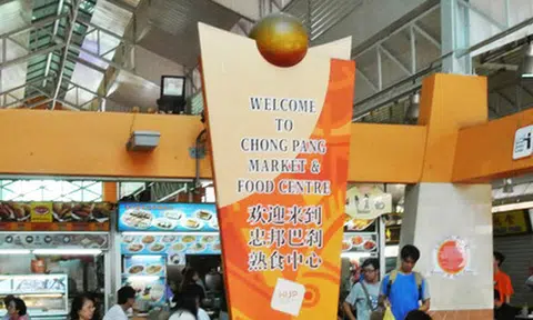 Woman says Chong Pang stall employee has "attitude problem" for not being "kind enough" to serve her food