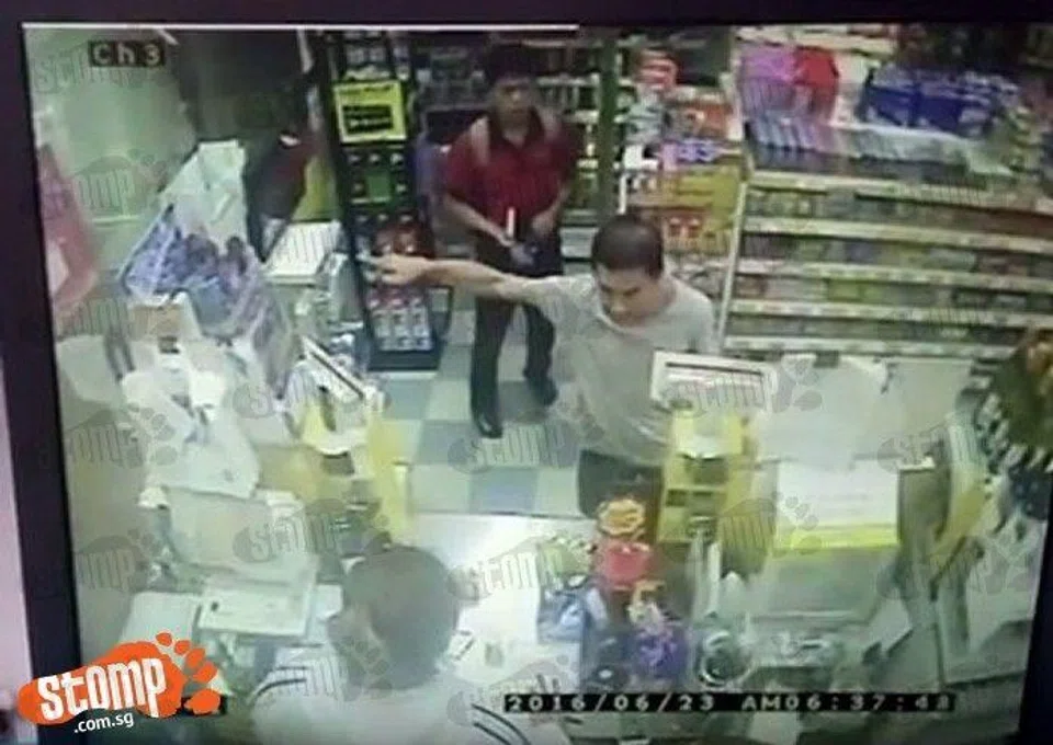 Man rages at Yishun Cheers cashier after they ran out of spoons, challenges him to call cops, then smashes his iPhone when he tries to