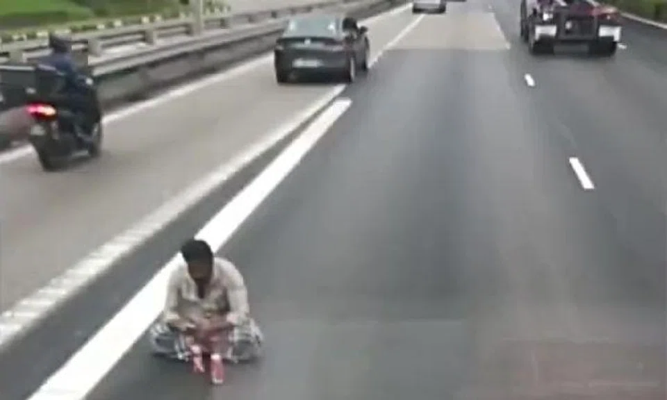 According to SG Road Vigilante, who shared the video, the incident took place on May 25.