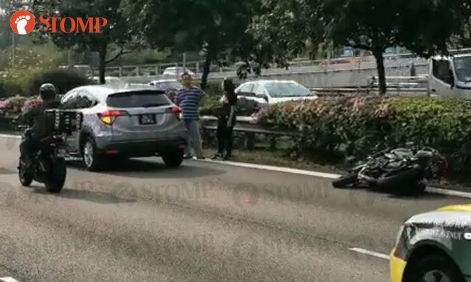 24-year-old motorcyclist taken to hospital after accident with car on PIE