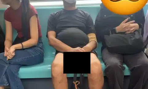 man exposes himself on MRT train