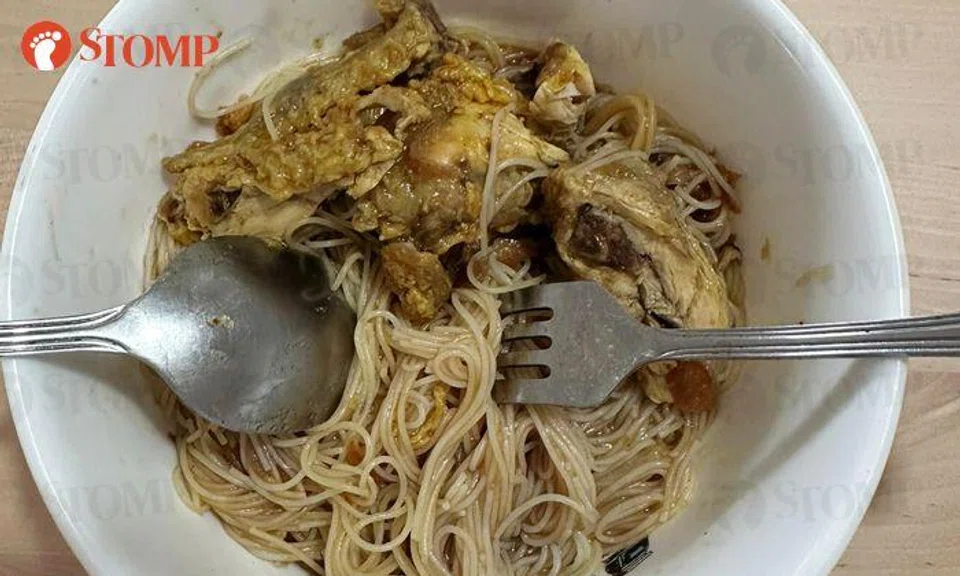 This dish from Yishun stall looks so disastrous, you'll never guess what it's supposed to be