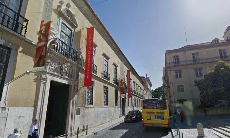 Tourist destroys 18th century statue by taking a selfie in a museum in Lisbon, Portugal