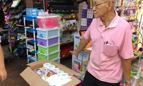 Hougang shopkeepers confiscate uncle's trolley, demand $200 fine for mistakenly taking tissue paper