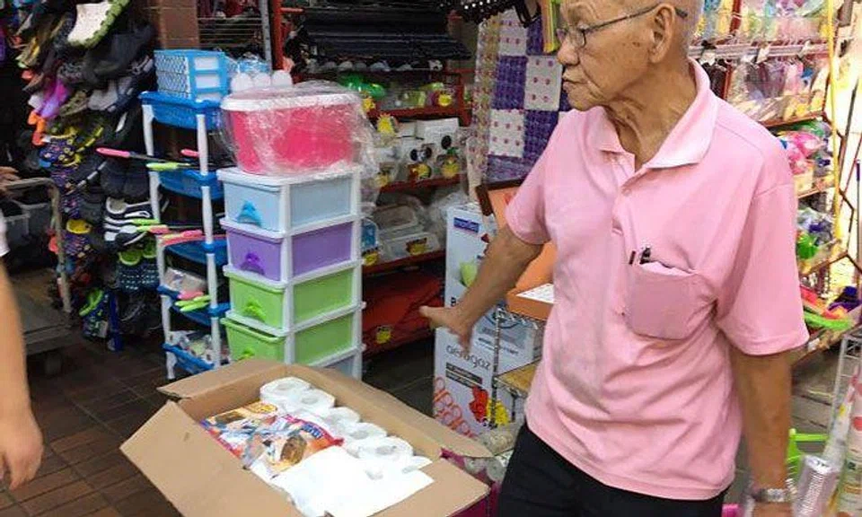 Hougang shopkeepers confiscate uncle's trolley, demand $200 fine for mistakenly taking tissue paper