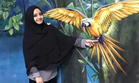 Photos of S'pore woman detained for radicalism emerge online