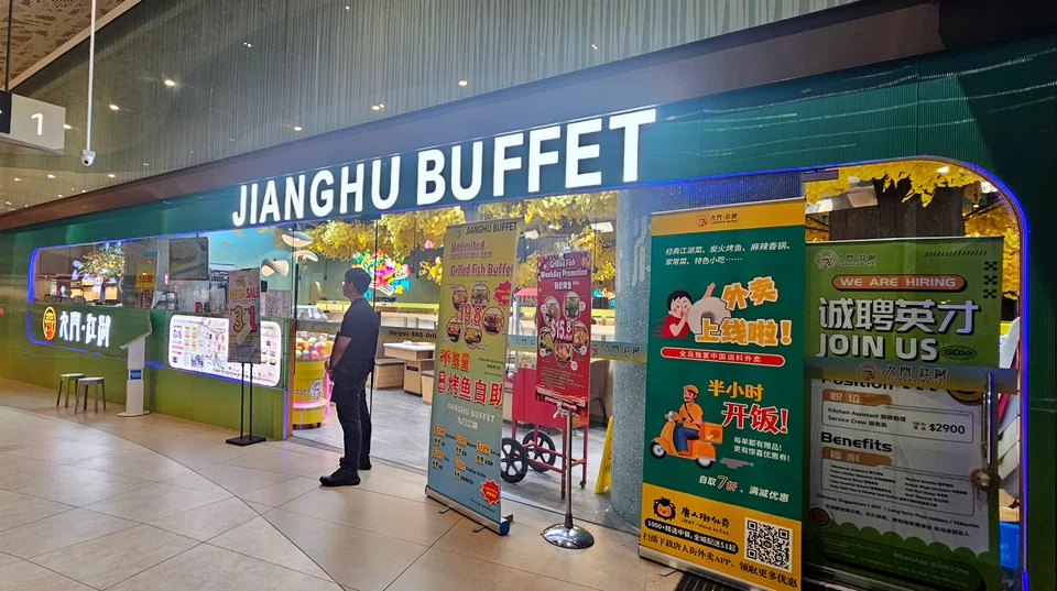 Mr Chen and his family went to Jianghu Buffet for lunch to celebrate Father's Day.