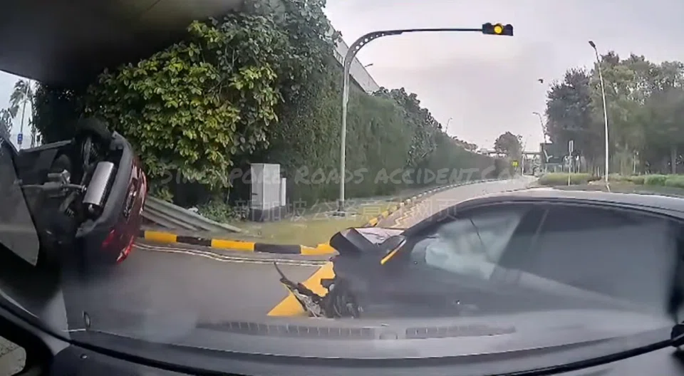 The police and SCDF were alerted to the traffic accident at 20 Airport Boulevard at about 6pm on Aug 20.