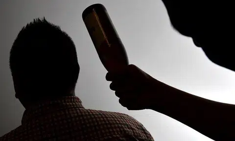 Truck driver breaks colleague's skull with beer bottle at Geylang restaurant after heated dispute over drinks