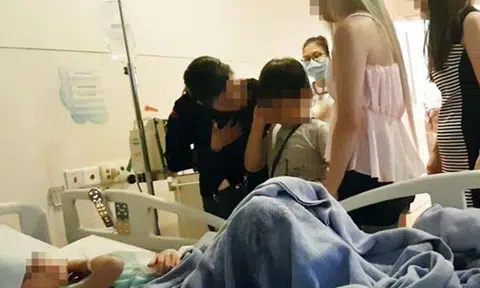 Photo: Lianhe Wanbao. The victim (leftmost on bed), her mother (in black and second leftmost), the boy (in the middle), his mother (second to the right) and form teacher of class (rightmost)