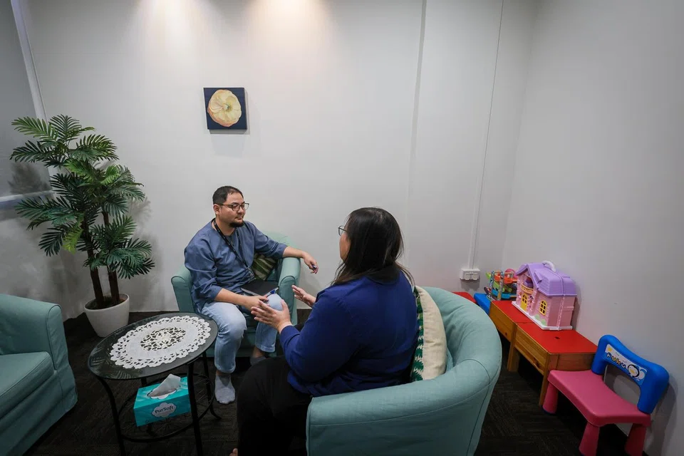 Besides counselling, the centre also runs programmes for children whose parents are divorcing or divorced, and support groups for divorced mothers and children whose parents are divorced.