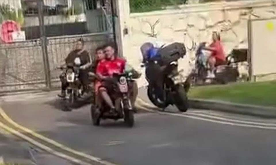Netizens slam 'convoy' of PMA riders at Jalan Kayu