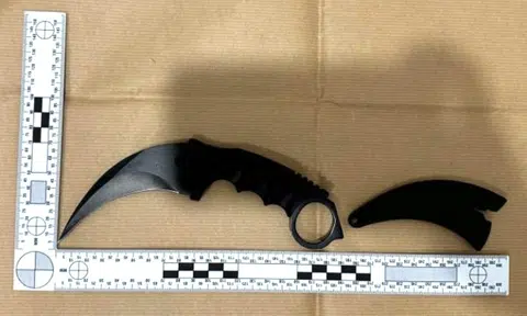 Teen, 17, allegedly uses karambit to rob victim of iPhone and ring in Jurong West