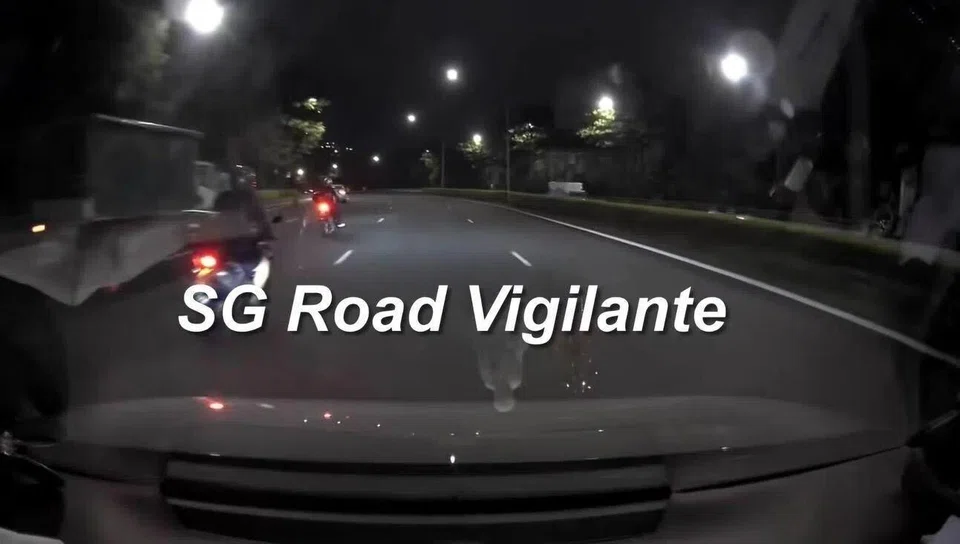 In a video, a lorry can be seen moving on the extreme left lane of the expressway when it collides with a smaller lorry that is stationary. 