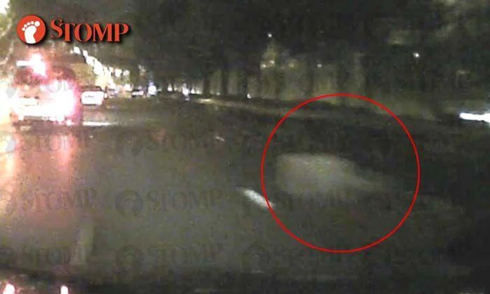 Grab driver forced to swerve to avoid crashing into huge concrete chunk lying on PIE
