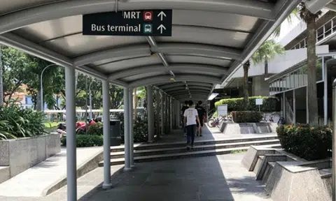 Student donates $15 after being pestered by youths outside YCK MRT Station