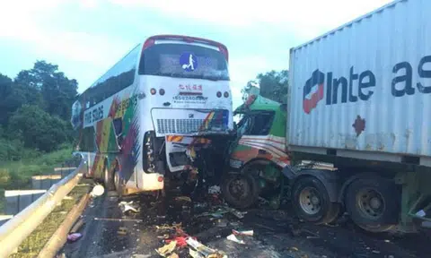 1 dead, 13 injured after bus from Singapore rams into back of trailer on North-South expressway