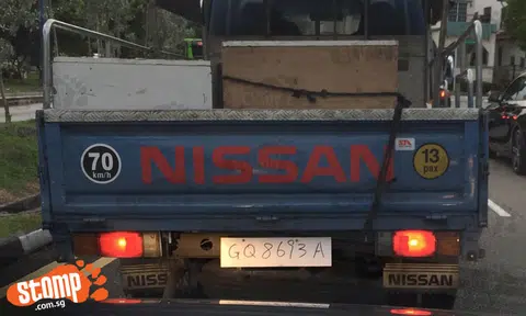 Is this handwritten licence plate on lorry allowed?