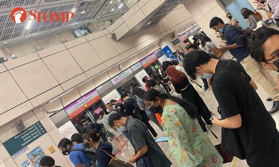 Stomper Princess shared a photo of the crowd on the platform of Little India station at 6.50pm.